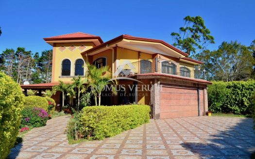 Bella casa en venta en San Pablo de Barva Heredia