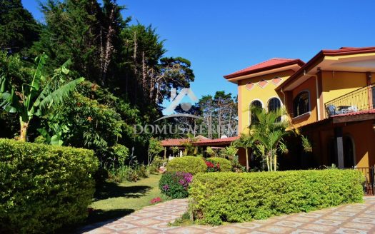 Bella casa en venta en San Pablo de Barva Heredia