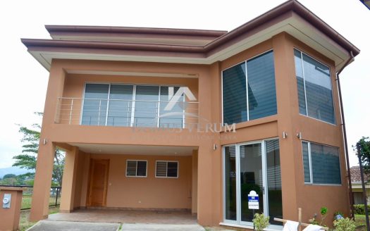 Venta de casa Moderna en condominio Francosta