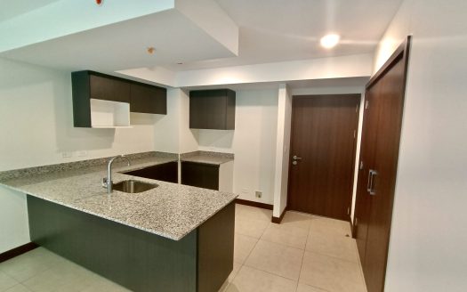 Bello apartamento de 2 habitaciones en Condominio Torres de Heredia