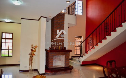 Venta de Casa Independiente Con Piscina en Santo Domingo de Heredia