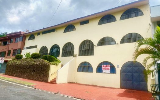 Alquiler de Propiedad para hospedaje u oficinas en Pavas