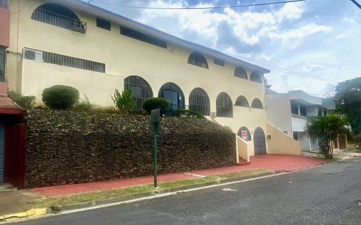Alquiler de Propiedad para hospedaje u oficinas en Pavas