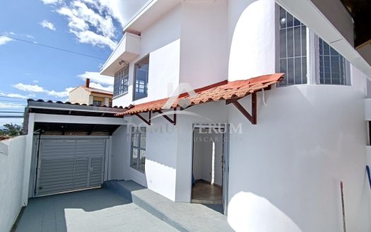 Venta de casa en Heredia centro con uso de suelo mixto, Convierte este espacio en tu hogar y negocio!