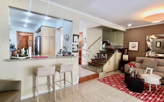 Hermosa casa en venta en condominio Casa del Parque en Escazu.