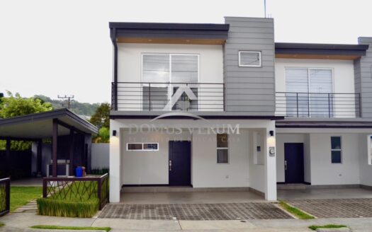 Venta de casa de 3 Habitaciones en Condominio en Desamparados