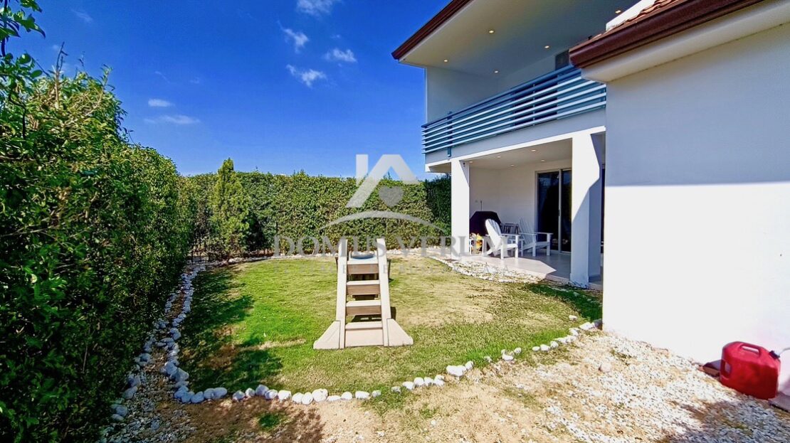 Casa Contemporanea en Venta en Condominio en Heredia