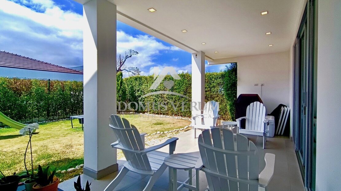 Casa Moderna en Venta en Condominio en Heredia