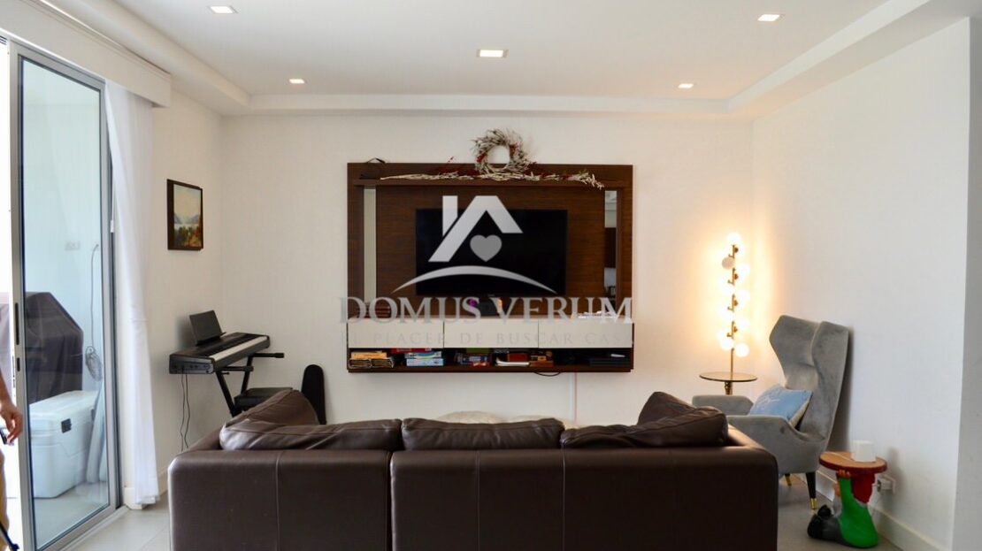 Condominio Francosta Ulloa Casa Moderna en Venta