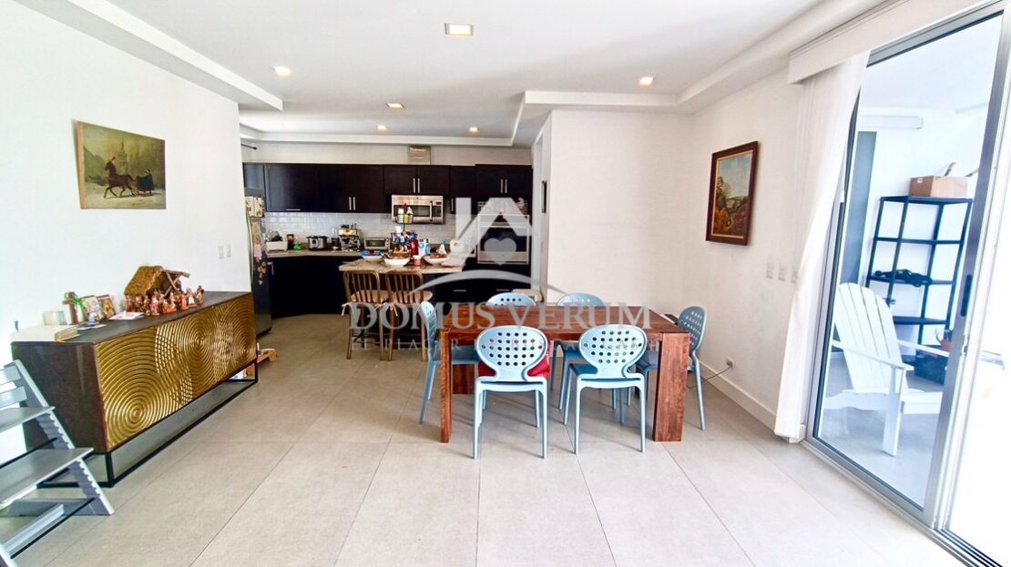 Condominio Francosta Ulloa Casa Contemporanea en Venta