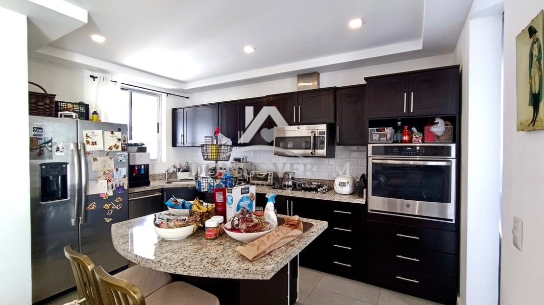 Condominio Francosta Casa Contemporanea en Venta