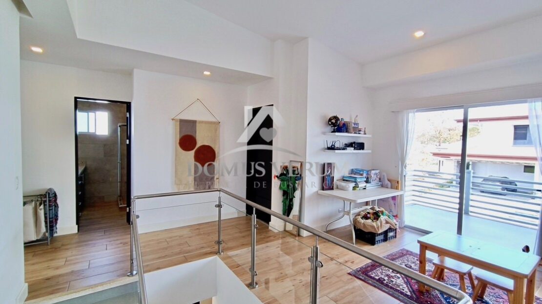 Condominio Francosta Venta de Casa Contemporanea
