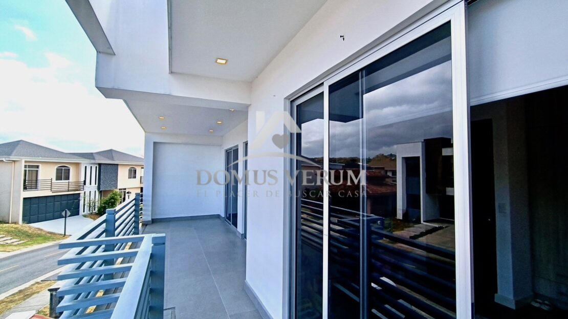 Condominio Francosta Venta de Casa Contemporanea