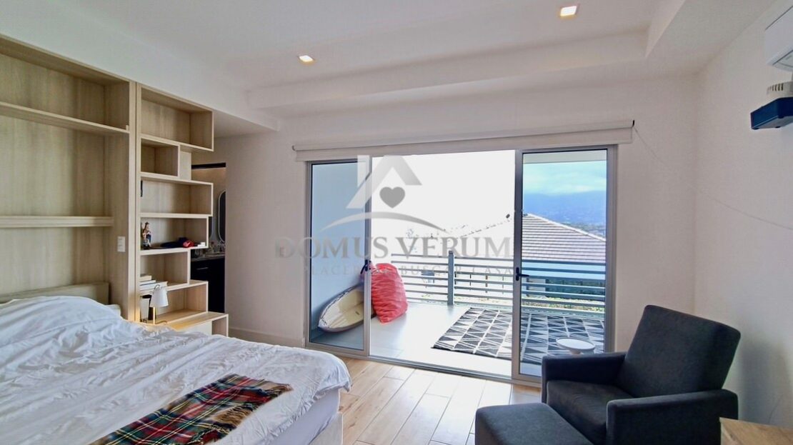 Casa Contemporanea en condominio Francosta Ulloa