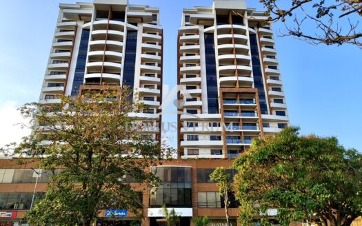 Alquiler de apartamento amueblado en Torres del Parque con vista al Parque La Sabana