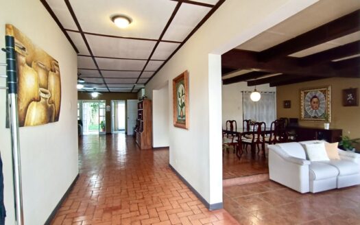 Alquiler de casa independiente en San Jose Amueblada, La Uruca, Urbanización Cristal