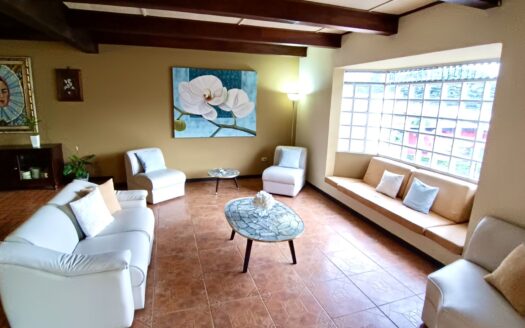Alquiler de casa independiente en San Jose Amueblada, La Uruca, Urbanización Cristal
