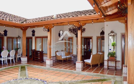 Casa en alquiler en San Francisco de Heredia con uso de suelo comercial
