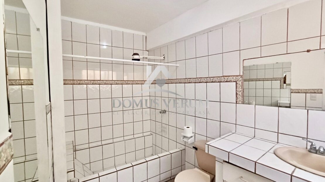 Venta de casas en San Juan de Tibás con Local Comercial
