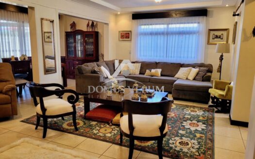 Venta de Casa en Santo Domingo con 2 Apartamentos