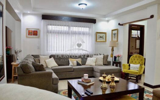 Venta de Casa en Santo Domingo con 2 Apartamentos