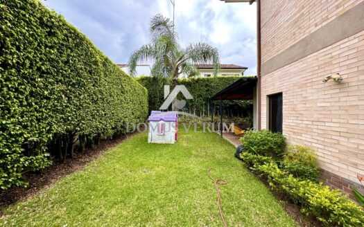 Alquiler de casa en condominio Puerta de Hierro Santa Ana