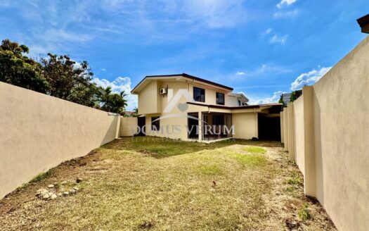 Casa en venta en Residencial Real Santamaría Heredia