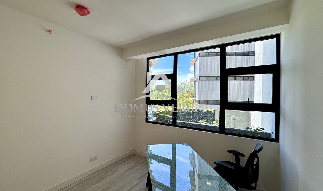Venta apartamento moderno con balcón amplio Rohrmoser